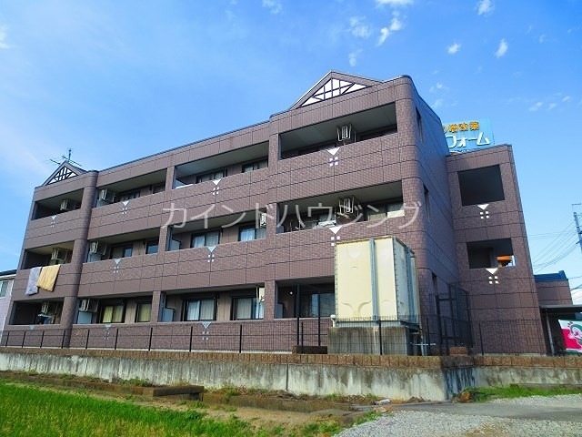 泉佐野市日根野のマンションの建物外観