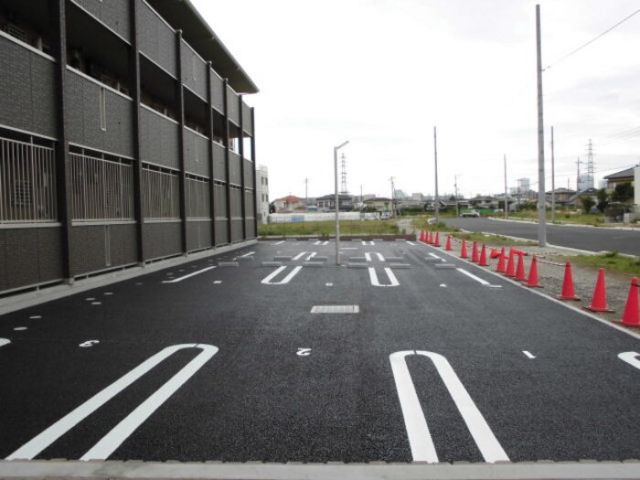 【千葉市花見川区武石町のアパートの駐車場】