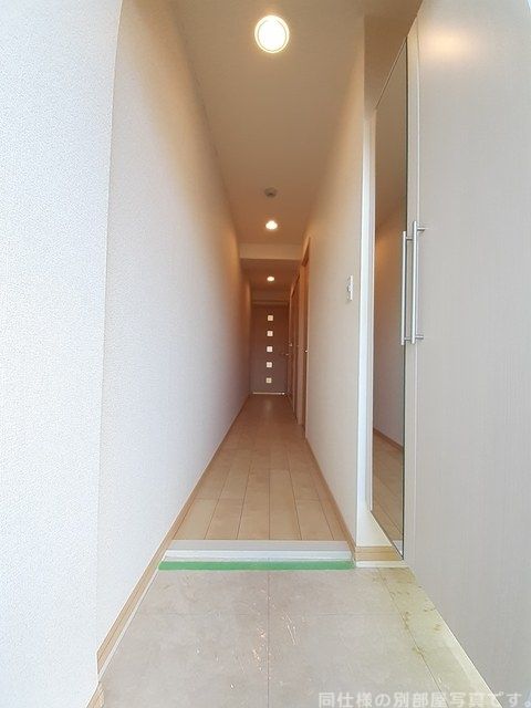 【松山市朝生田町のマンションの玄関】