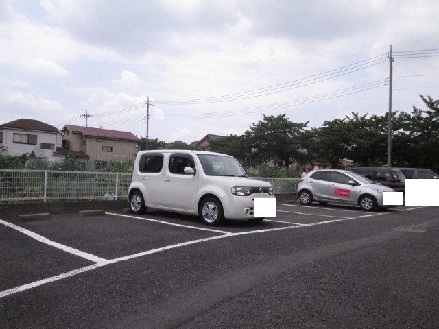 【セジュールエクセレントIIの駐車場】