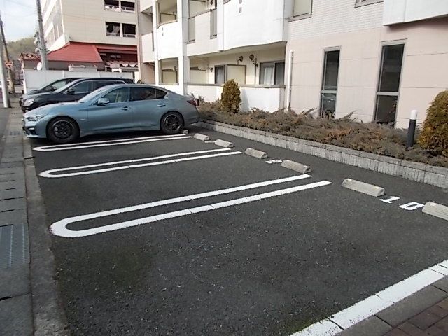 【ＬＯＴＵＳ南浜の駐車場】