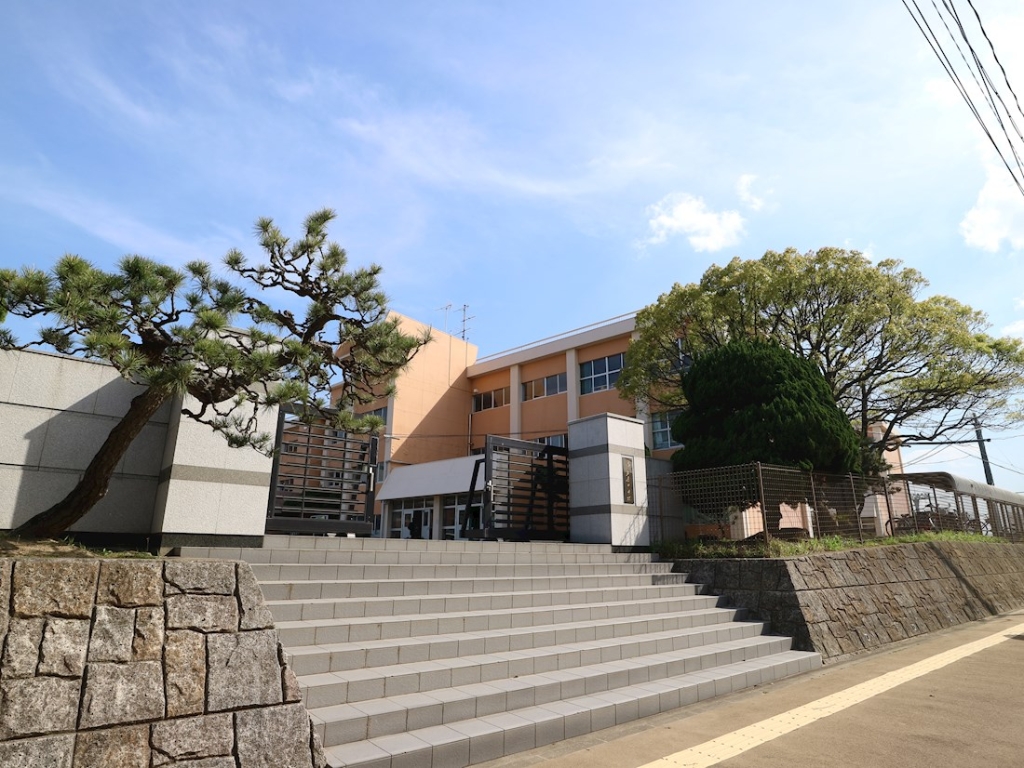 【遠賀郡芦屋町大字山鹿のアパートの中学校】