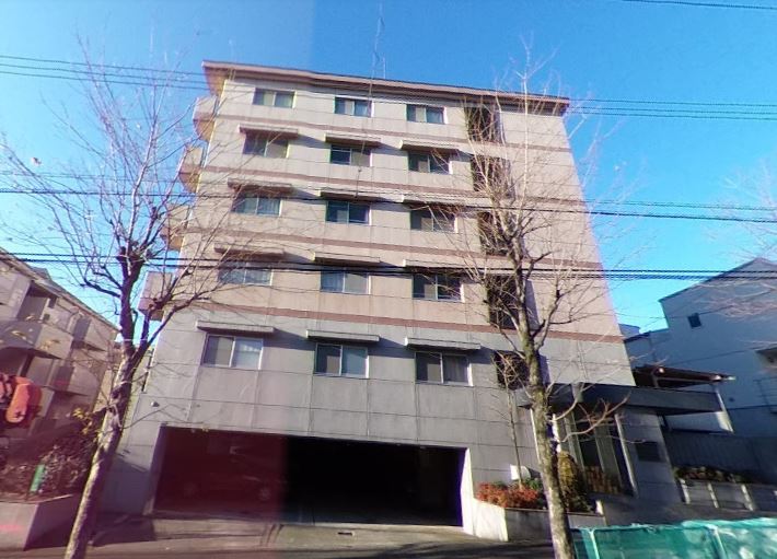 【横浜市青葉区新石川のマンションの建物外観】