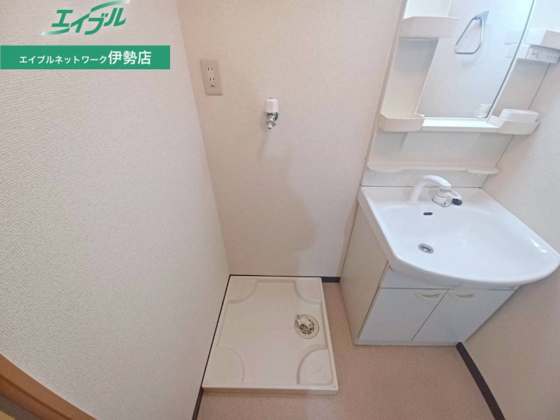 洗面設備　同型反転産雇写真です。