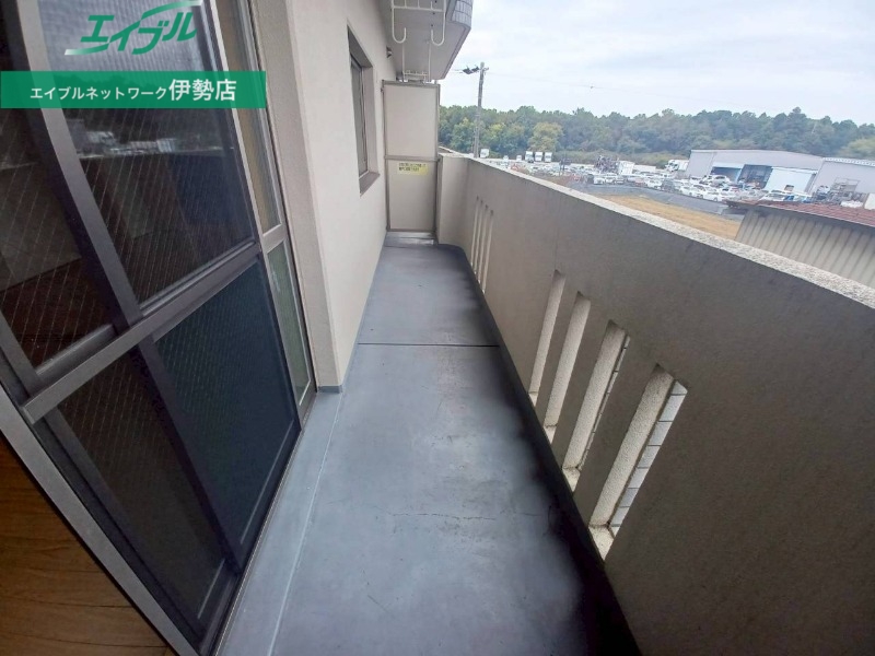 バルコニー　同型反転産雇写真です。