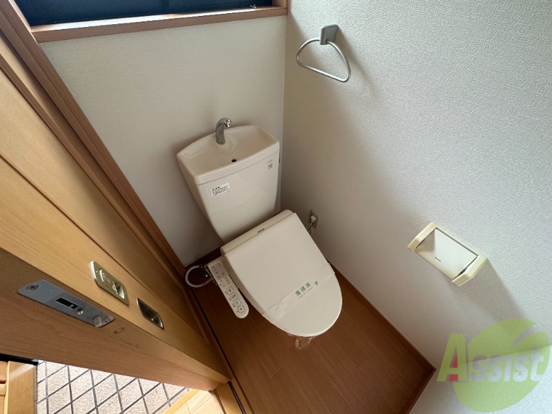 トイレ　トイレはウォシュレット機能付き。便利ですね。