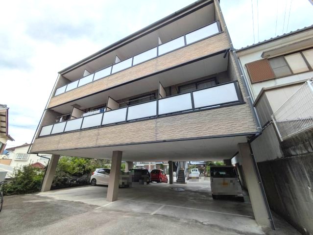 建物外観　現況が相違する場合は現況を優先致します。