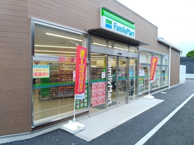コンビニ　ファミリーマート平山城址公園駅前店（コンビニ）まで218m