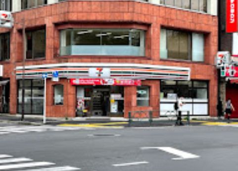 コンビニ　セブンイレブン神田神保町1丁目店（コンビニ）まで132m