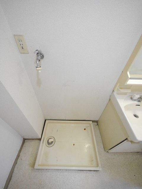 その他設備　★クリーニング前の洗濯機置場★