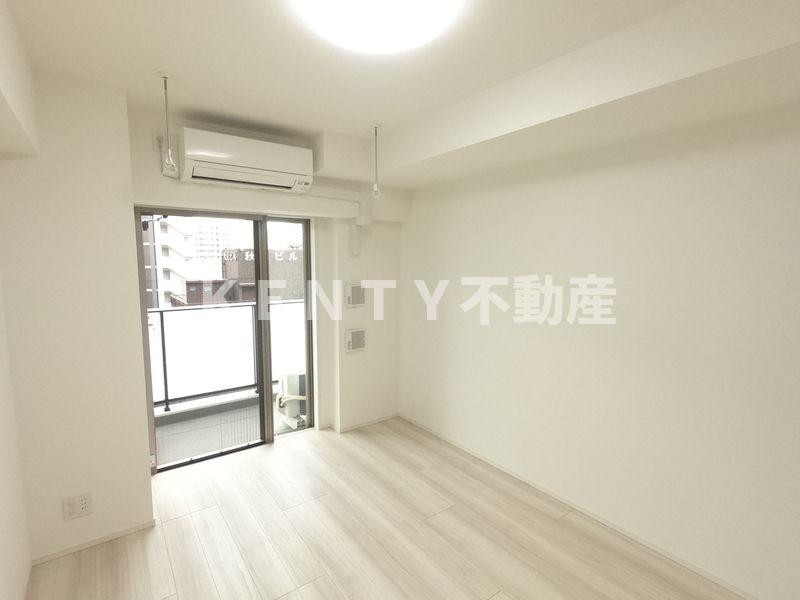 居室・リビング　こちらの居間で趣味の時間をお楽しみください