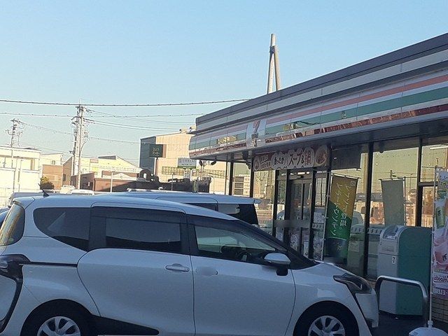 コンビニ　セブンイレブン堺美原区役所店様（コンビニ）まで216m