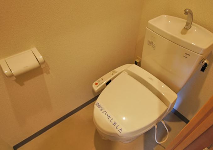 トイレ　写真は別号室です。現況優先になります。