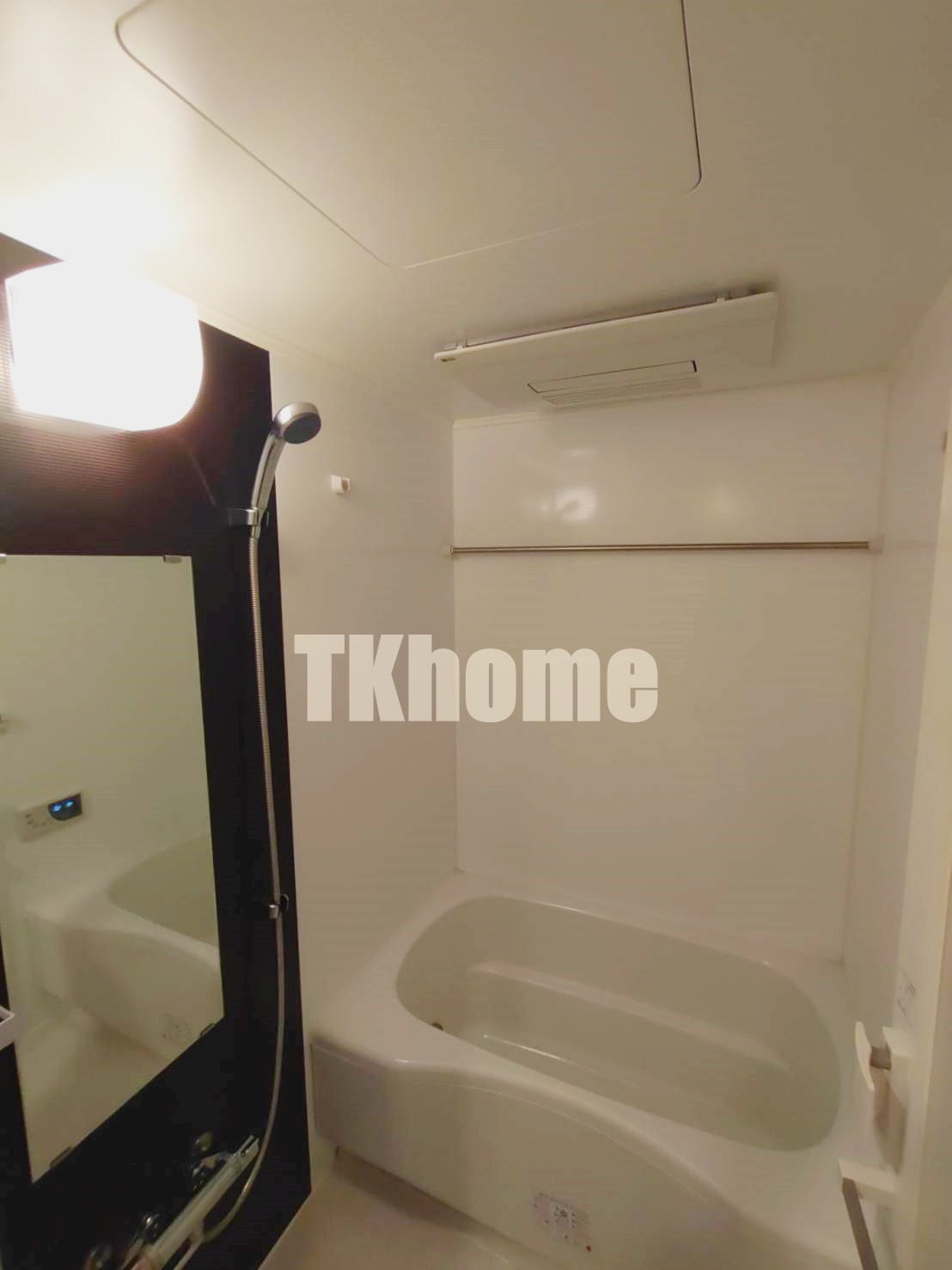 バス・シャワールーム　追い焚きバス・浴室乾燥機付き