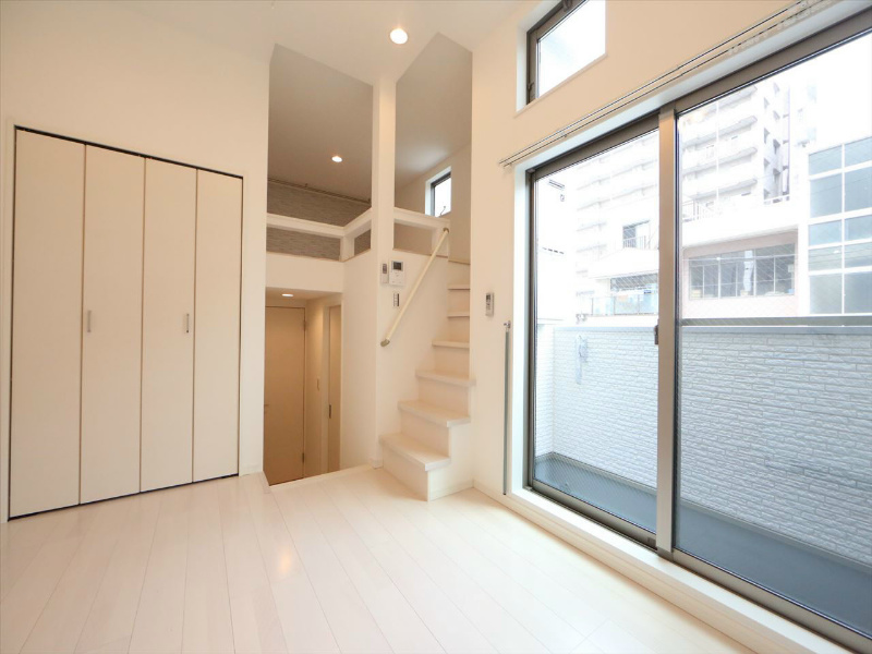 居室・リビング　洋室6.5帖　ロフト4.3帖（収納にも寝室にも使えます）