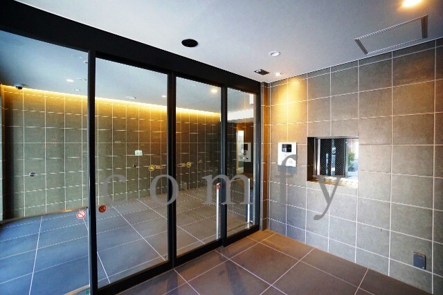 エントランス　オートロック付きエントランス