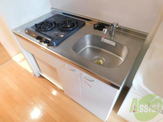 キッチン　２口ガスキッチンで料理がはかどりますね