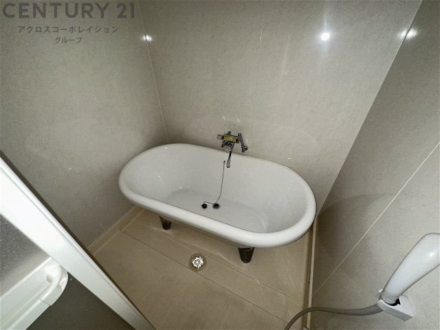 バス・シャワールーム　おしゃれなバスタブがついてます♪