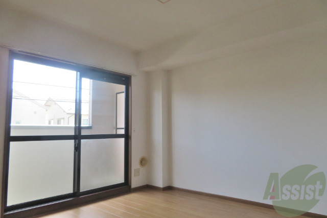 居室・リビング　１０．５帖の洋室です。家族団らんのお部屋として。