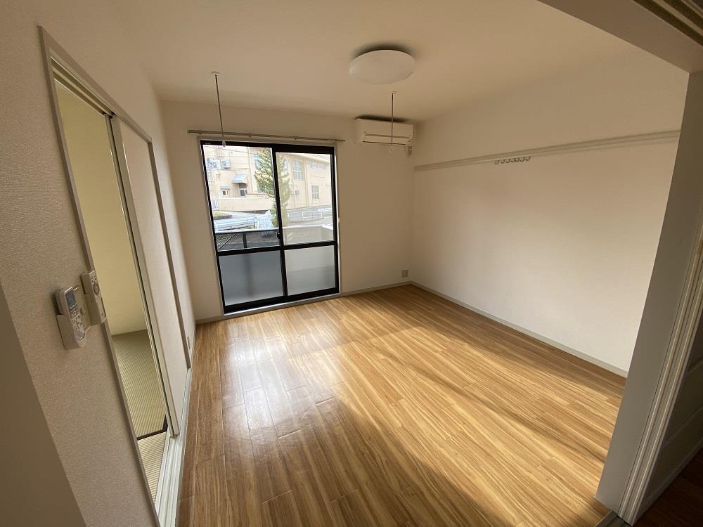 居室・リビング　南側洋室