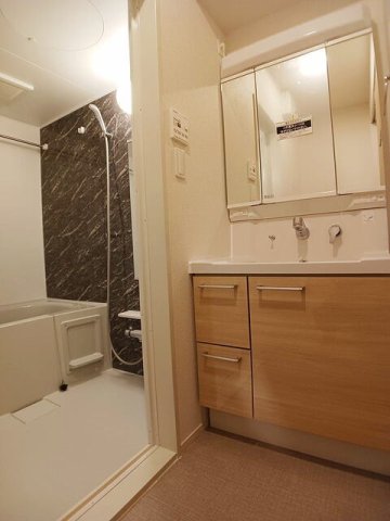 洗面設備　スペースが確保できる洗面所です