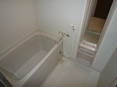バス・シャワールーム　浴室　※別号室参考写真