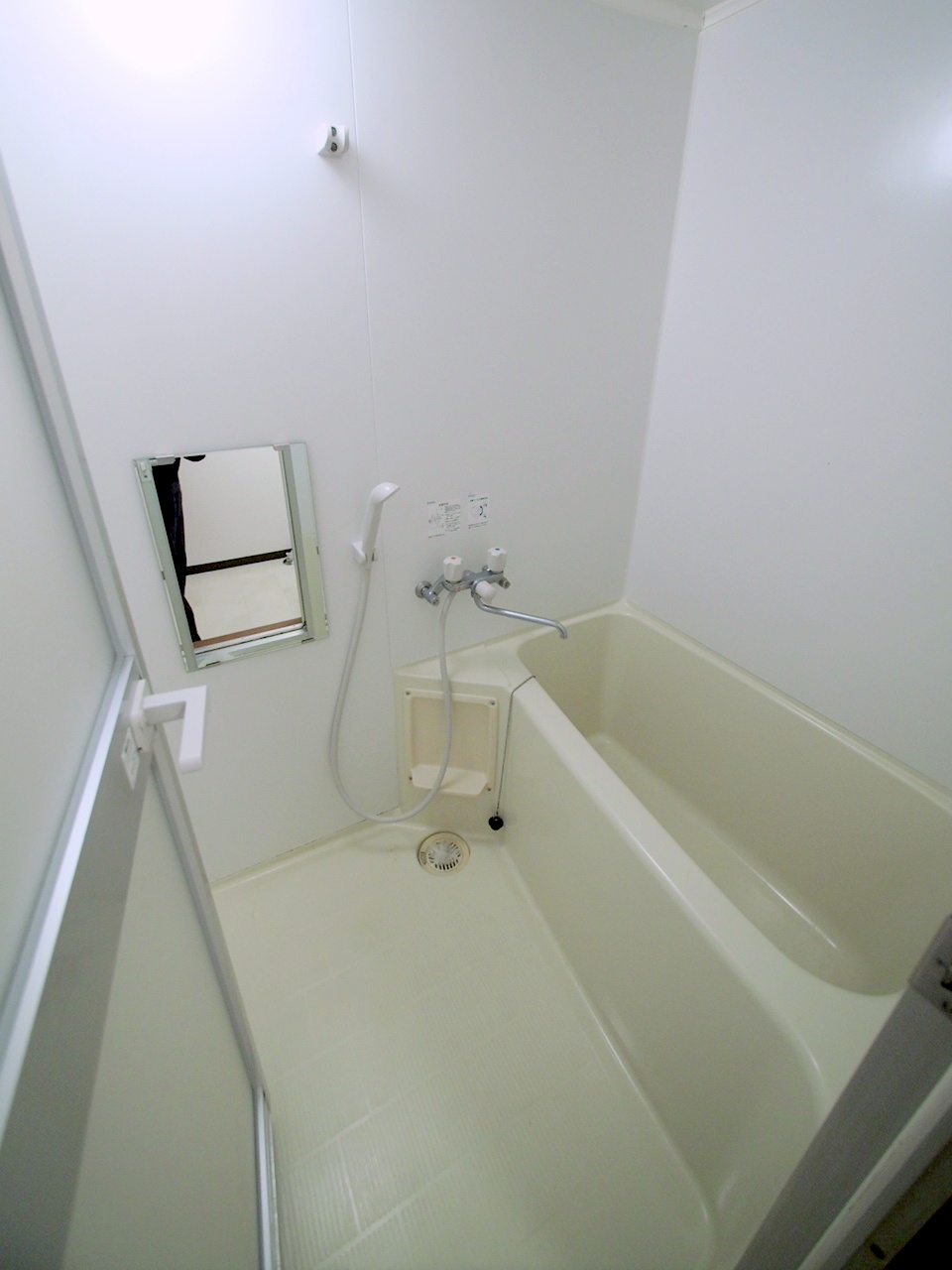 バス・シャワールーム　広々タイプのお風呂です♪