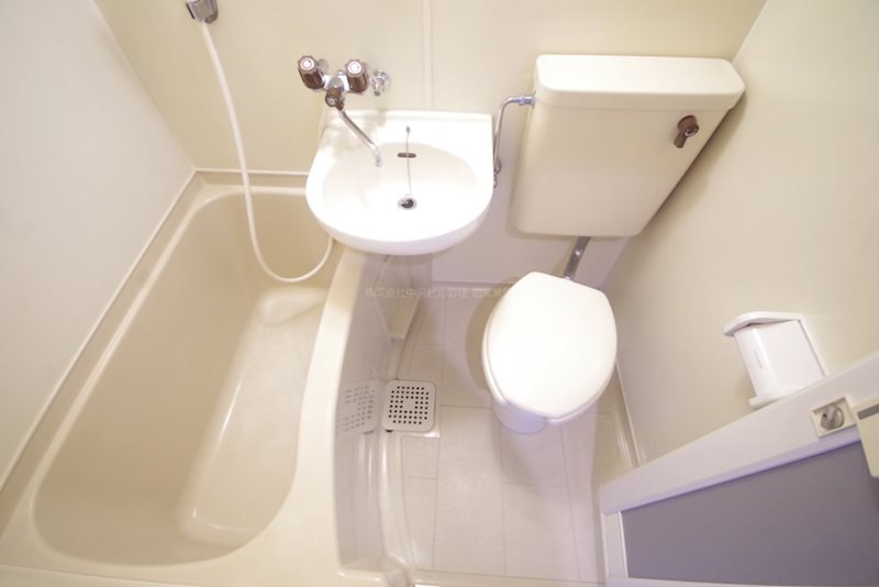 トイレ　※写真は104号室です。