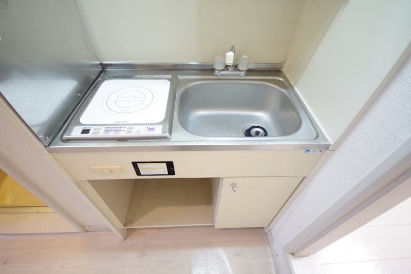 キッチン　※写真は104号室です。