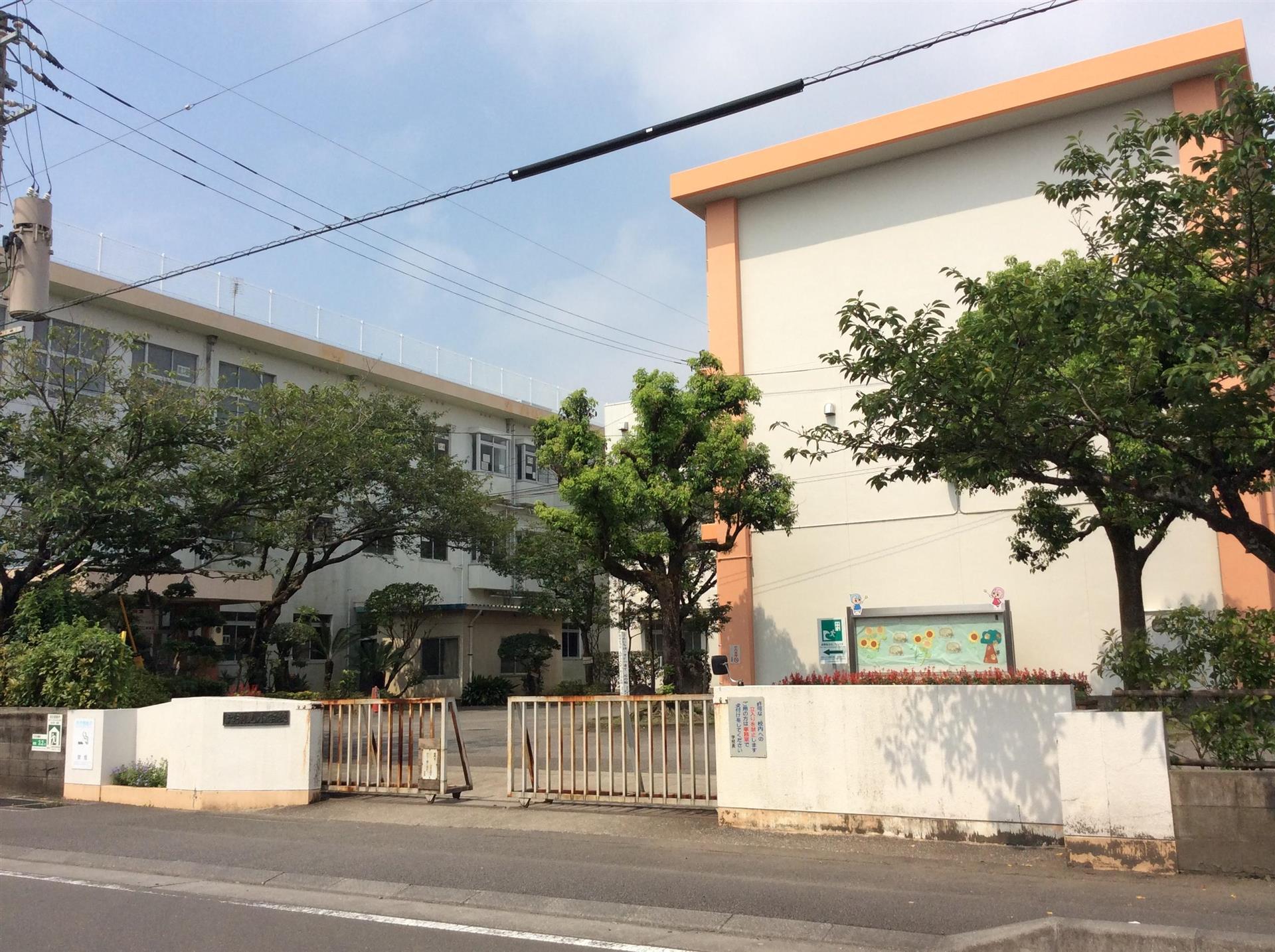 小学校　宮崎市立潮見小学校（小学校）まで1906m