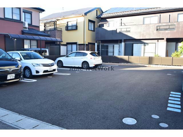駐車場　駐車場