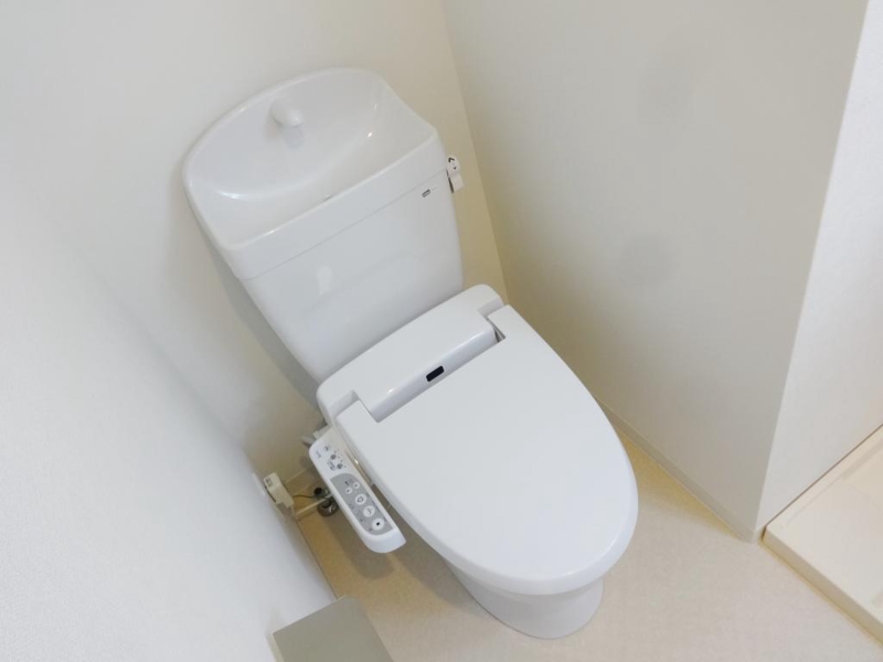 トイレ　冬場の強い味方！温水洗浄便座です。