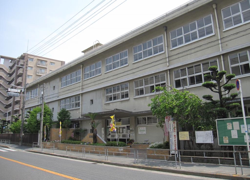 小学校　大阪市立小松小学校（小学校）まで750m