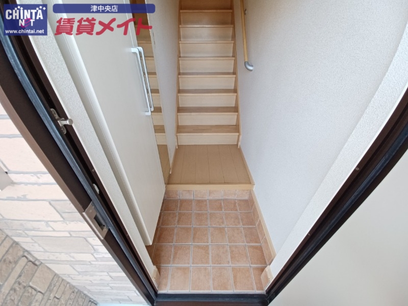 玄関　同型参考写真反転