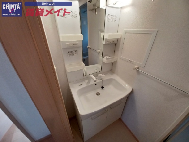 洗面設備　同型参考写真