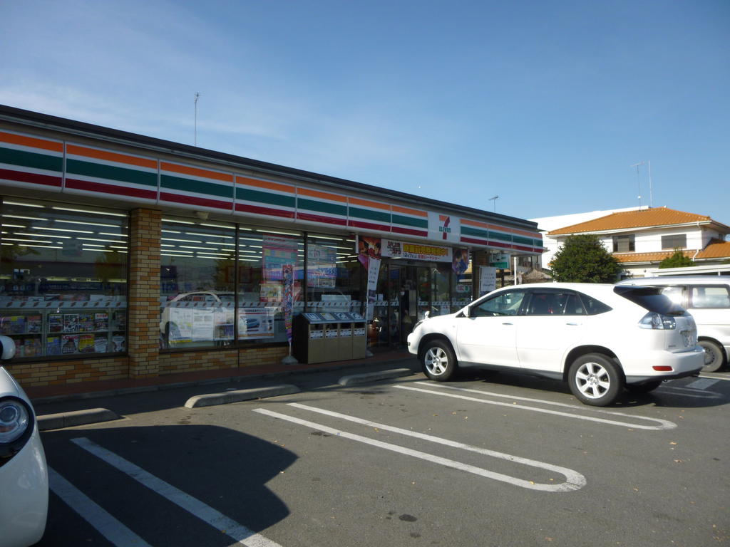コンビニ　セブンイレブン大泉古氷店（コンビニ）まで570m