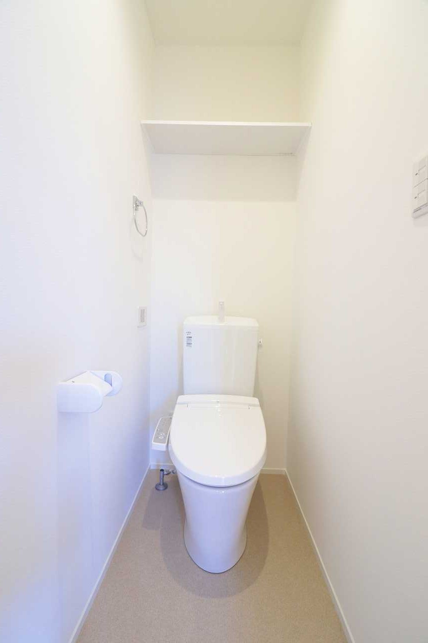 トイレ　同物件別部屋の写真になります