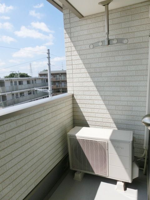 バルコニー　日当たり良好なバルコニー