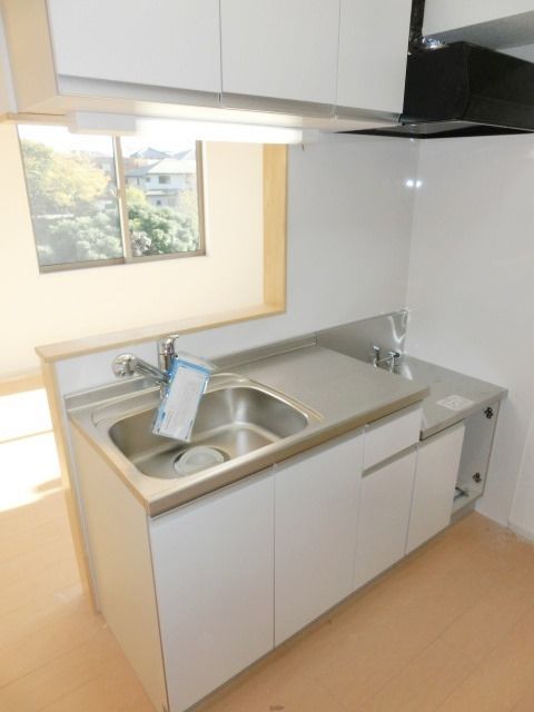 キッチン　２口ガスコンロ設置可能なカウンターキッチンです。