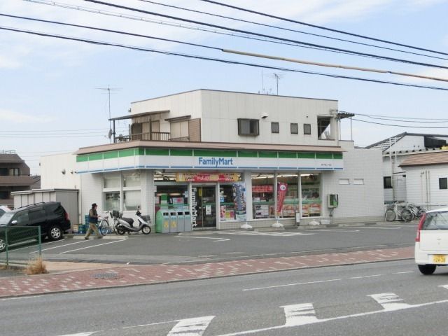 コンビニ　ファミリーマート（コンビニ）まで807m