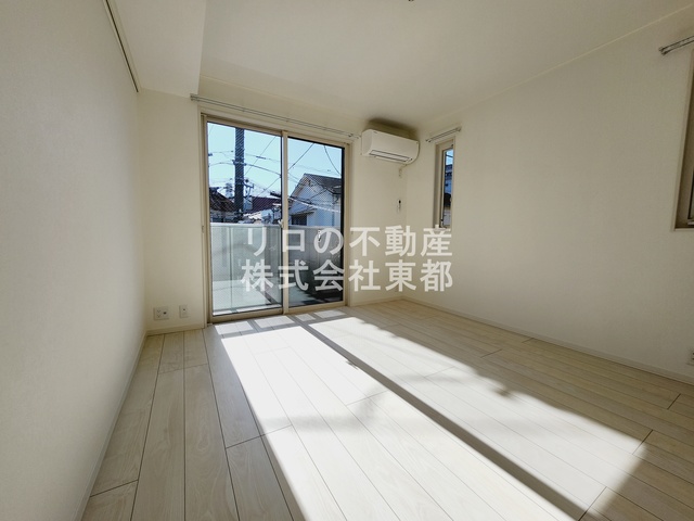 居室・リビング　２面採光なので、明るく風通しのよい過ごしやすいお部屋です♪