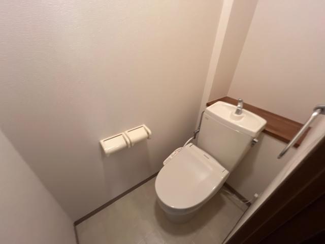 トイレ　温水洗浄便座つき！