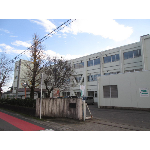 小学校　稲羽西小学校（各務原）（小学校）まで2160m