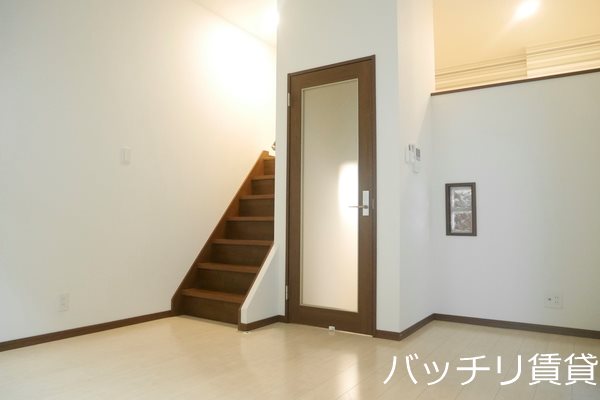 居室・リビング　別号室タイプの為、現状を優先致します。