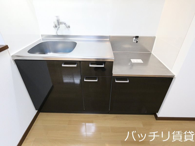 キッチン　別号室タイプの為、現状を優先致します。