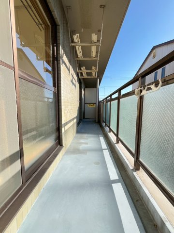 バルコニー　同物件、別号室の写真です。