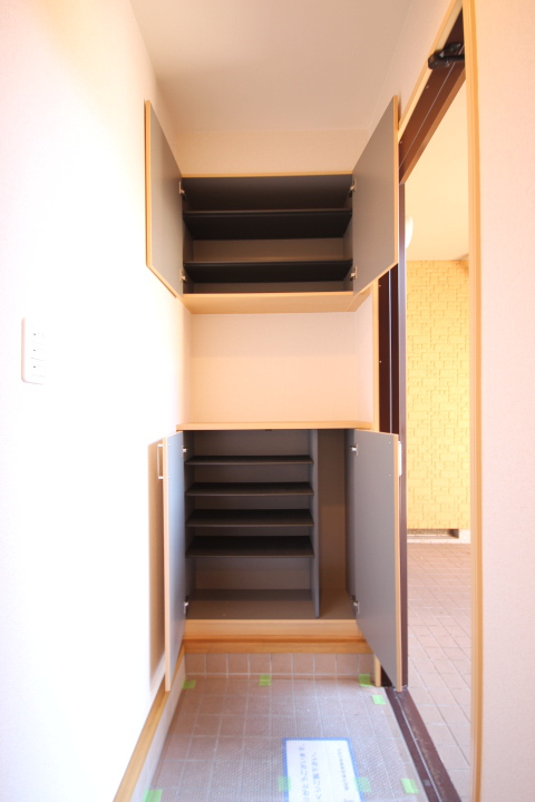 玄関　玄関ホール、シューズボックス付きです！