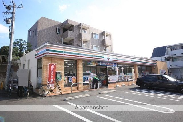 コンビニ　セブンイレブン（コンビニ）まで437m