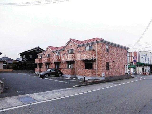 姫路市飾磨区阿成渡場のアパートの建物外観