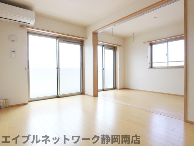 サニーリヴKIIの居間写真
